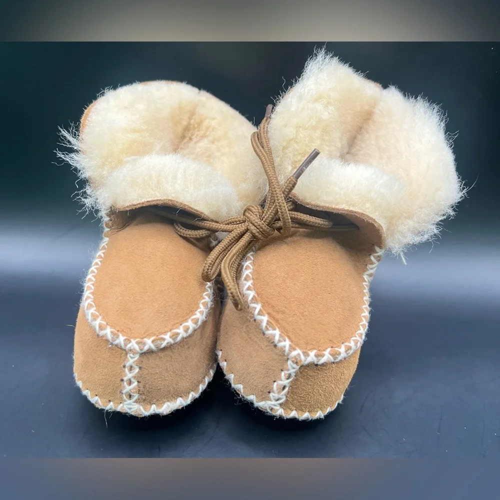 Cozy Tan Kids Shoes w/Faux Fur Lining- 5‎ inch toe to heel, small spot on bottom